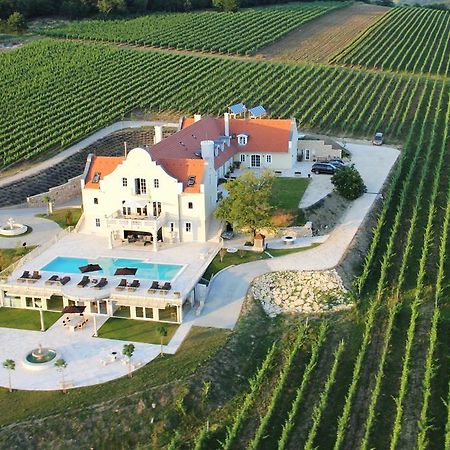 Hotel Liszkay Borkuria Monoszlo Exteriér fotografie
