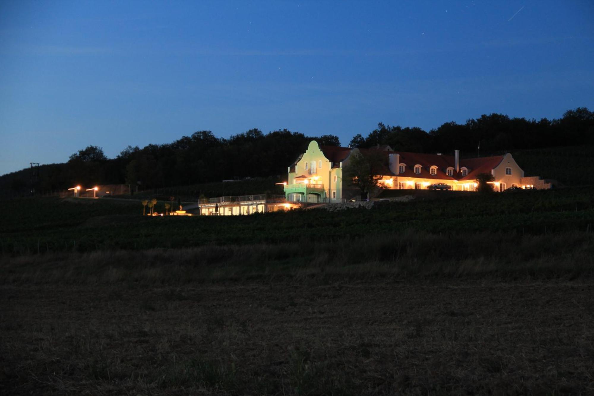 Hotel Liszkay Borkuria Monoszlo Exteriér fotografie