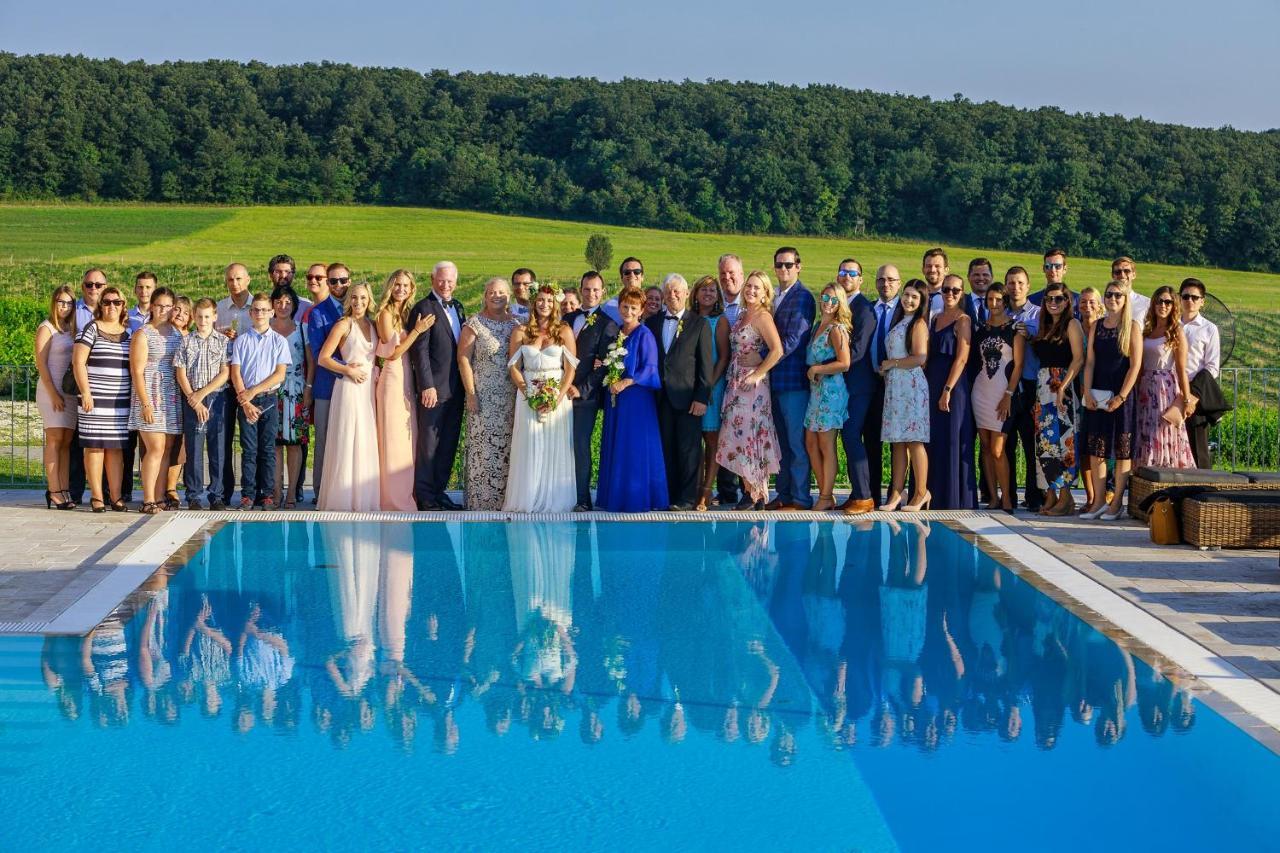 Hotel Liszkay Borkuria Monoszlo Exteriér fotografie